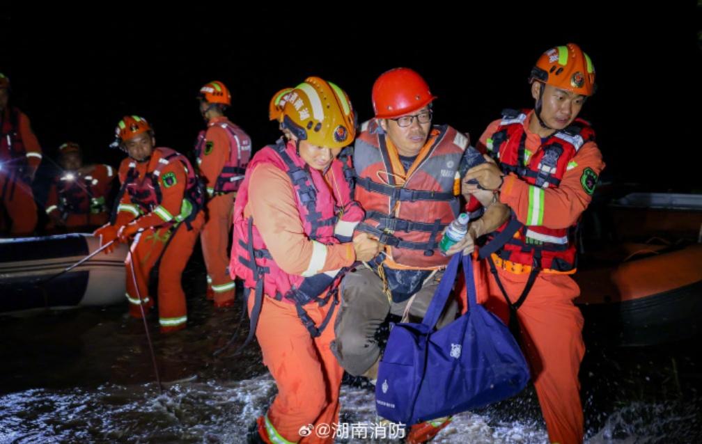 _洞庭湖决堤口长约150米，已转移安置5000余人_洞庭湖决堤口长约150米，已转移安置5000余人